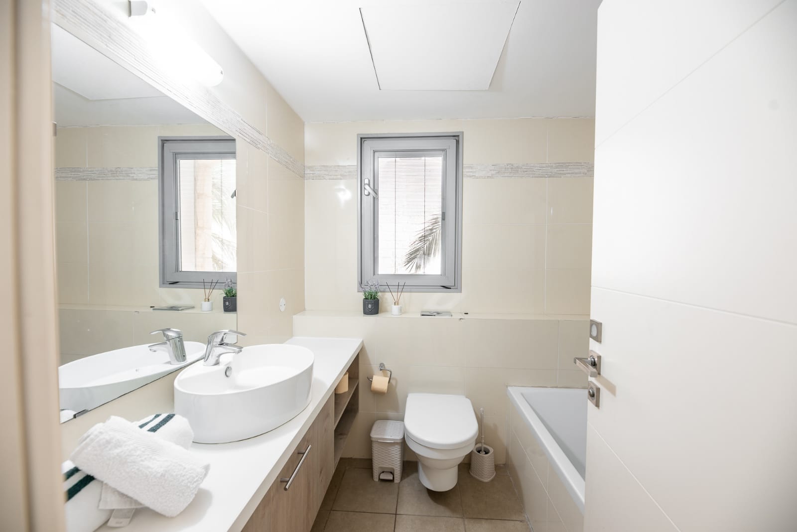 14.3 br king david luxury building pool image #5