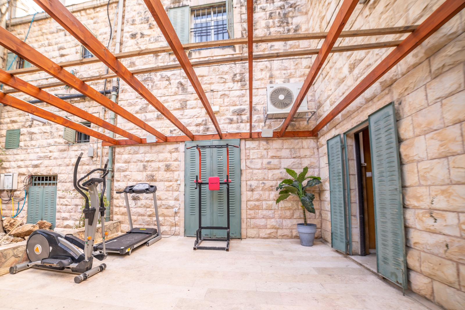 6.Six bedrooms vila, Rehavia  pool image 3